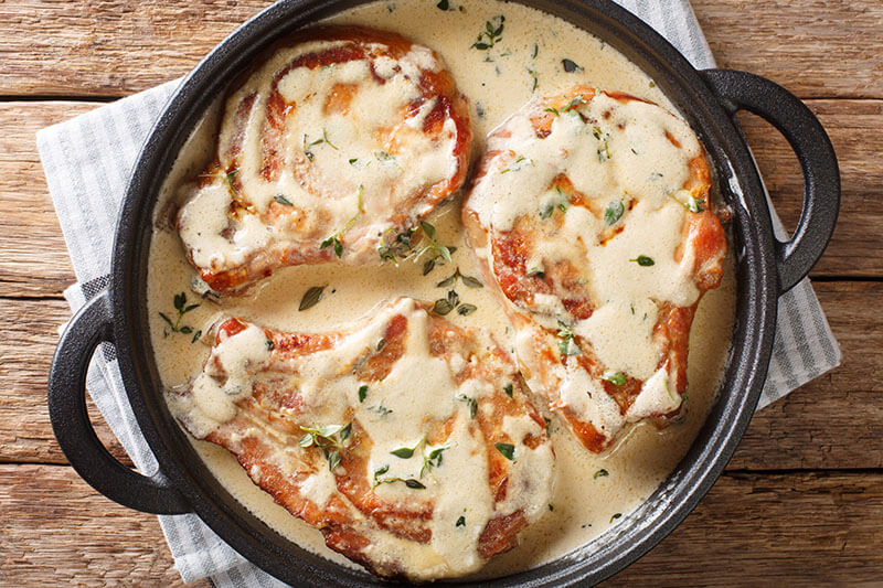 RECEPT: Křehké šlehačkové kotlety s bramborami